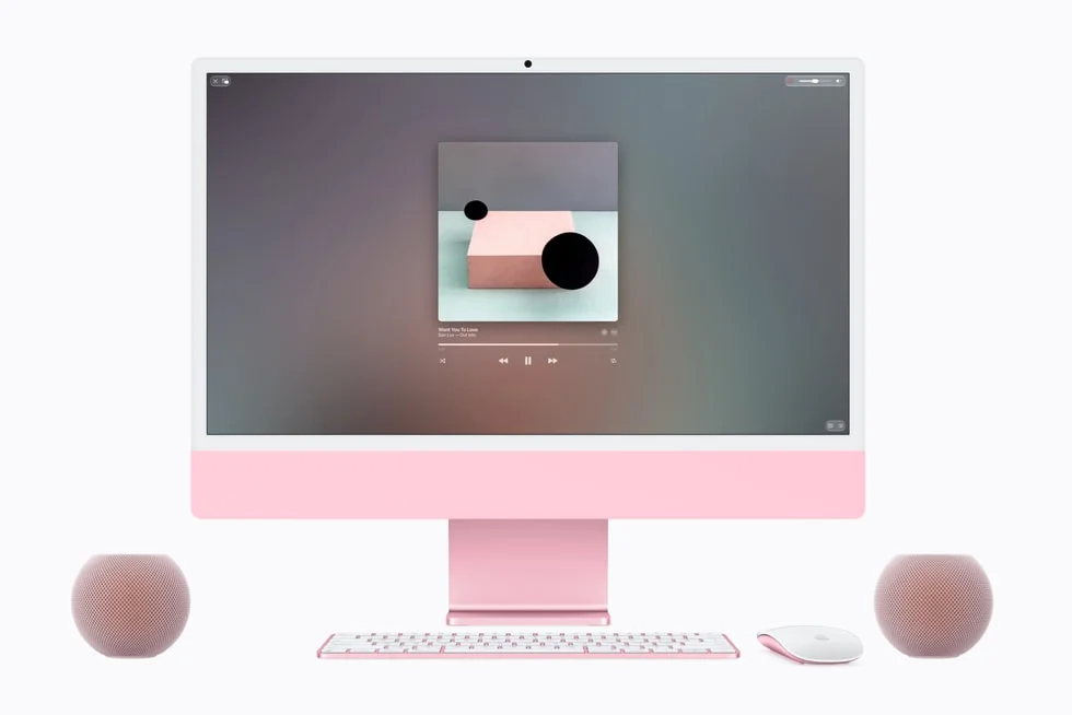 Dois HomePods mini 2 na cor rosa ao lado de um iMac rosa