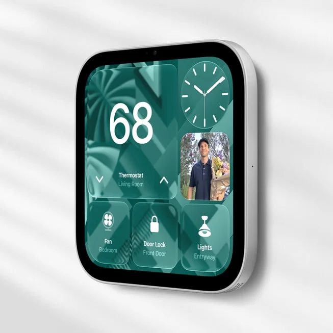 Apple HomeView na versão instalada em parede com tela de controle