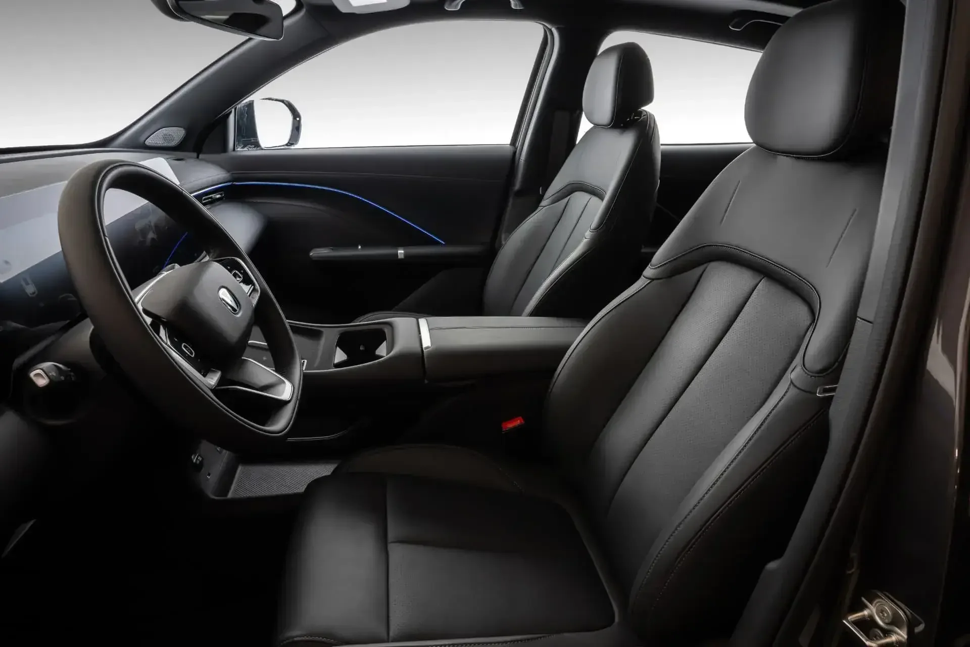 Interior do CAOA Changan CS55 com bancos dianteiros