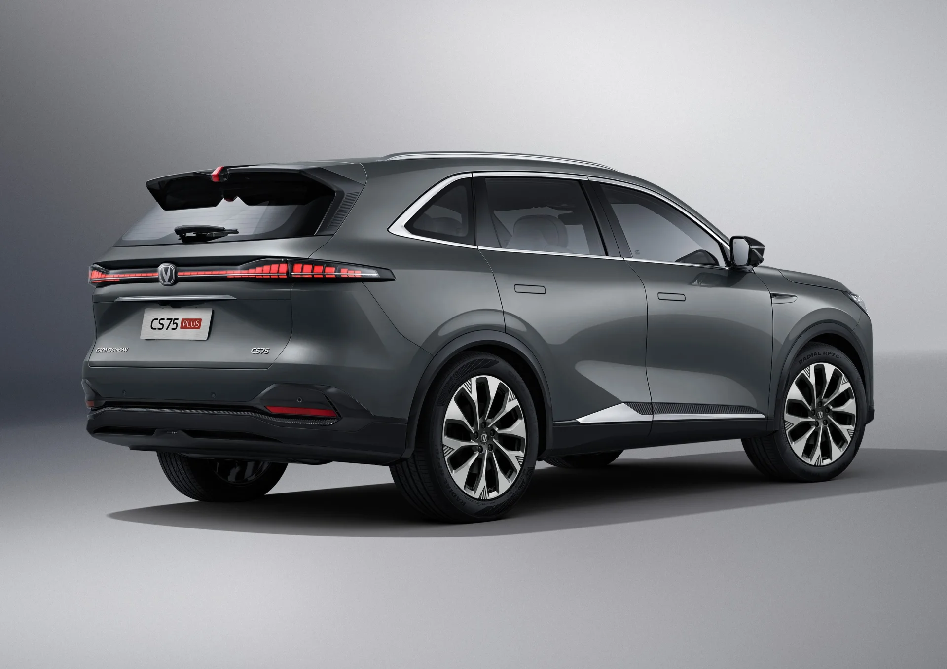 CAOA Changan CS75 2027 vista traseira em ângulo