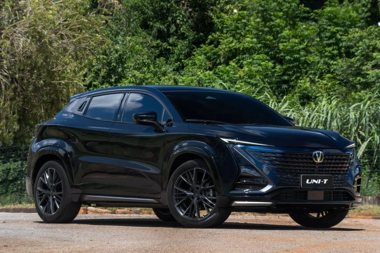 CAOA Changan UNI-T 2027 em foto externa de divulgação, SUV cupê preto