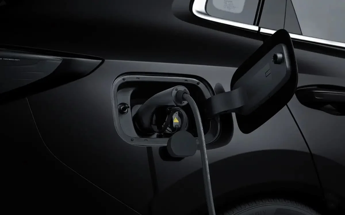 Detalhe do conector de recarga do Changan CS55 PHEV, modelo de outro mercado