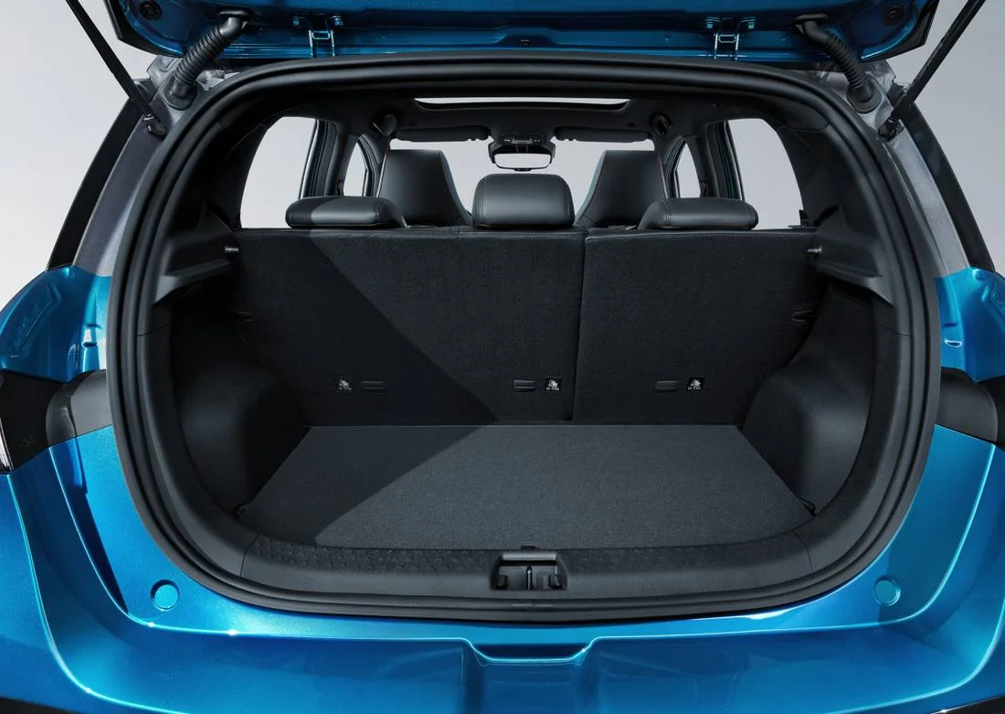 Porta-malas aberto do BYD Dolphin Plus