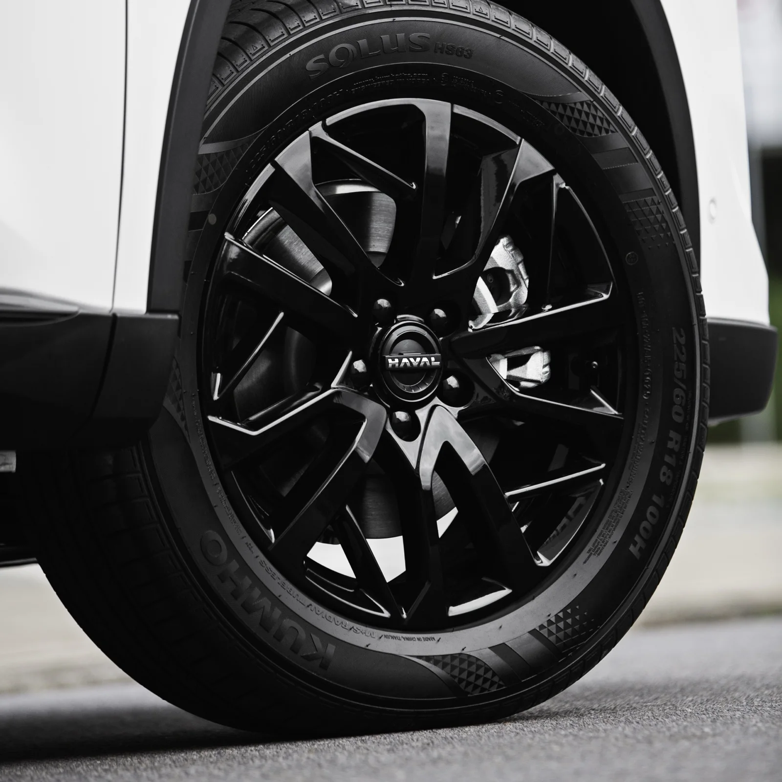 Roda de liga leve aro 18 do GWM Haval H6 HEV com pneu 225/60 R18
