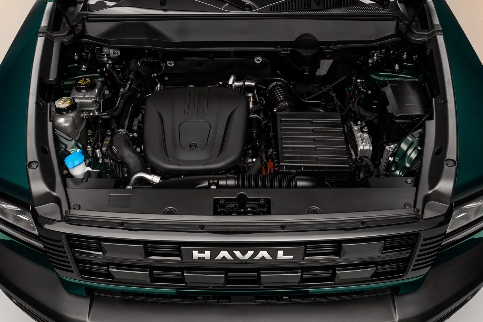 Cofre do GWM Haval H7 com o motor 1.5 turbo flex
