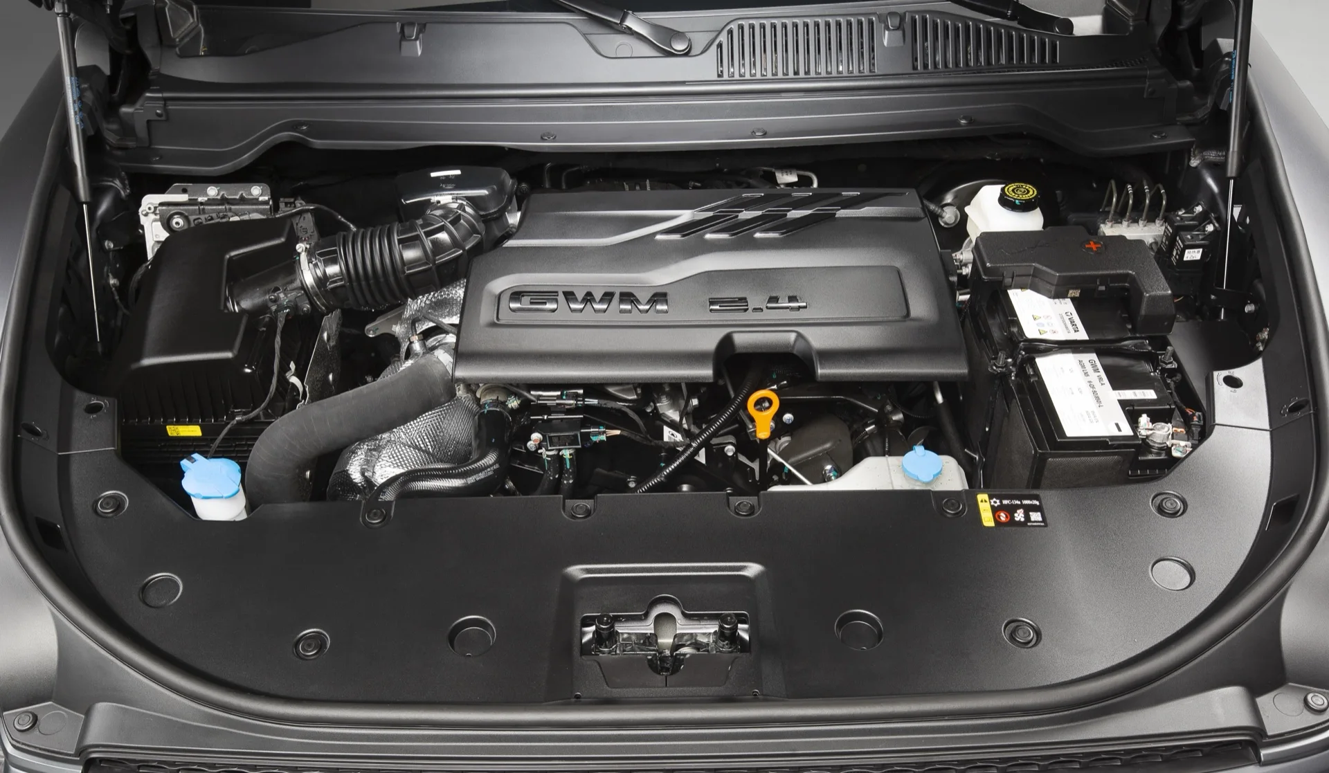 Cofre do GWM Haval H9 com o motor 2.4 turbo diesel