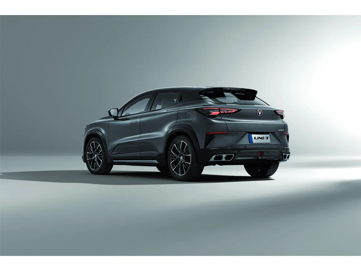 Changan UNI-T, traseira e perfil em foto promocional internacional