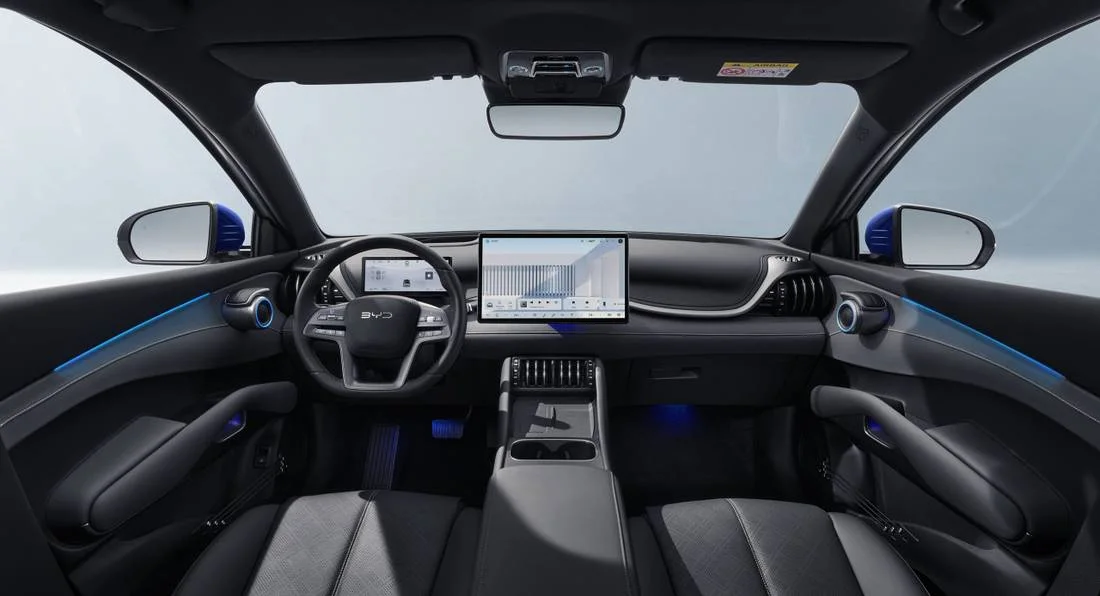 Painel do BYD Yuan Plus AWD com central multimídia de 15,6 polegadas