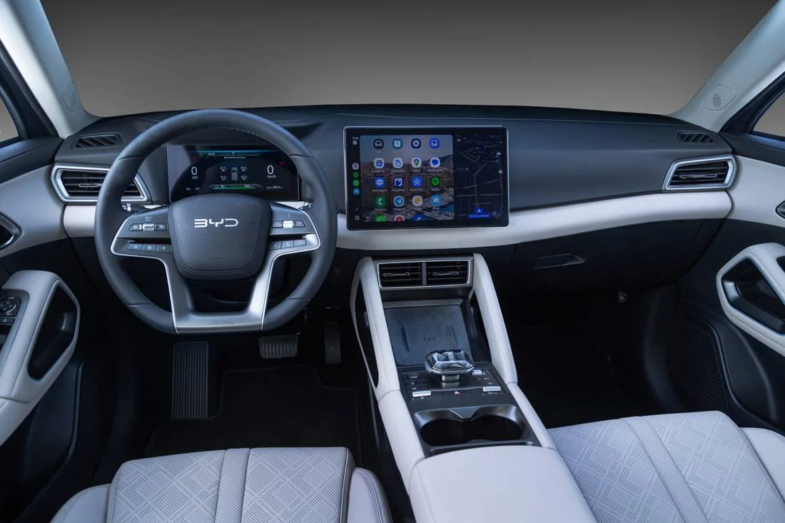Painel do BYD Yuan Pro com quadro digital e central multimídia de 12,8 polegadas